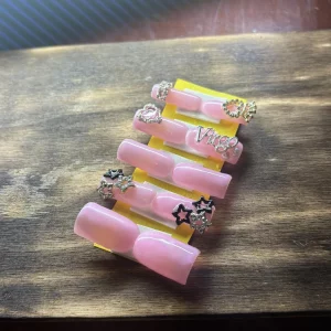 One Color + 4 Charms
